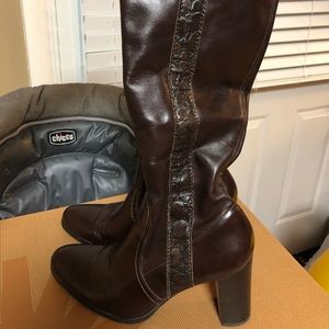 Size 7 1/2 Chocolate Brown Pull Up Boots